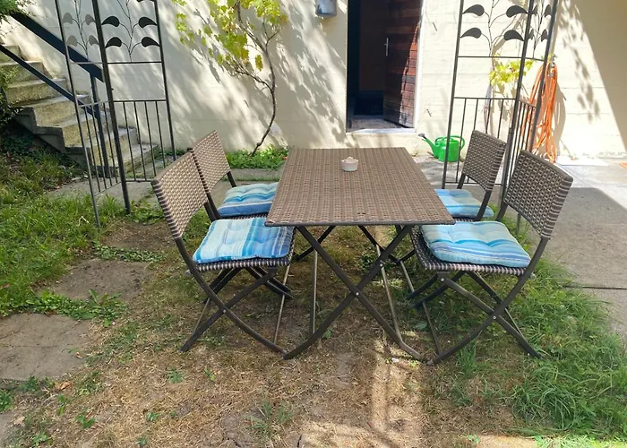 Beachroom 19m2 With Mountain View 홈스테이 Evilard